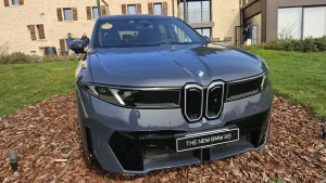 BMW iX3: la “Neue Klasse” segna un’evoluzione iconica nell’elettrico di Monaco.