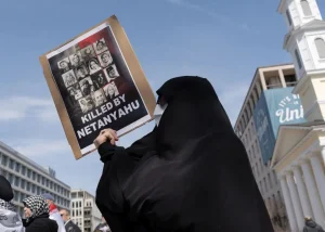 Iran, Pasdaran minacciano: “Inizieremo la caccia a Netanyahu”.