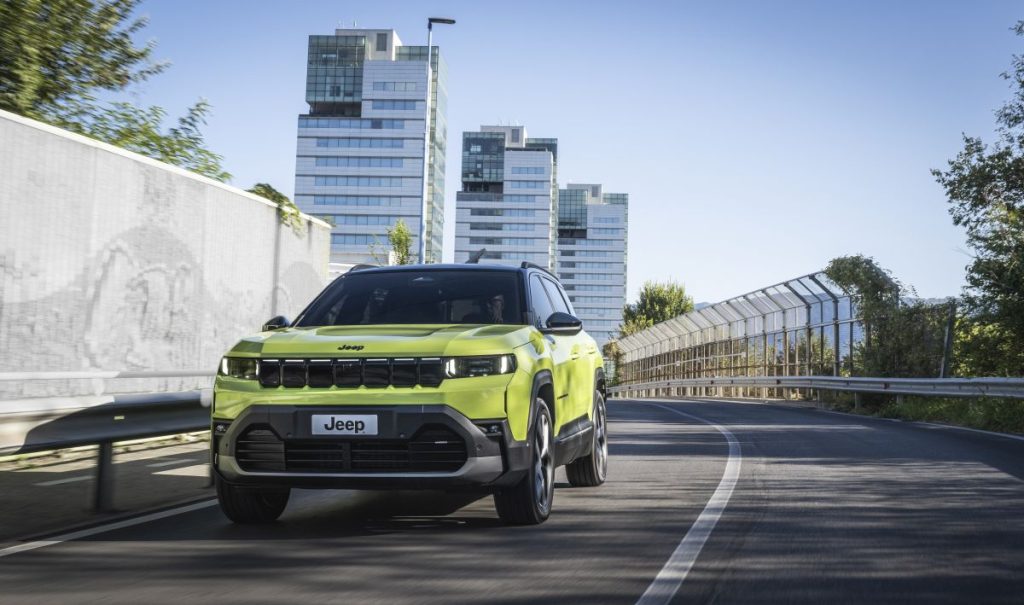 Jeep Compass: il nuovo ibrido ed elettrico debutta in Italia, innovazione su quattro ruote.
