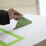 Riforma giustizia: seggi riaperti per referendum, affluenza al 46,07% dopo la prima giornata.
