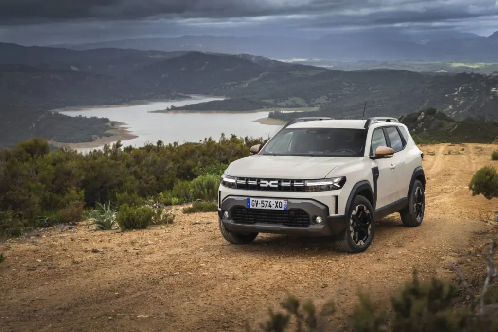 Dacia Duster: design moderno, off-road avvincente e nuove motorizzazioni Hybrid-G 4×4. Scopri di più!