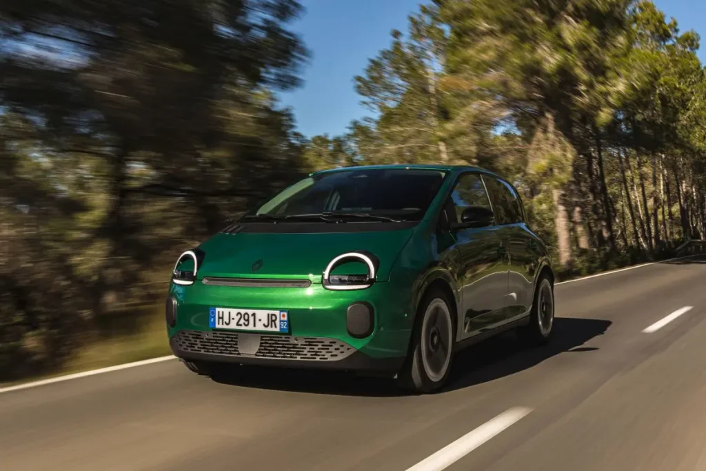 Renault Twingo E-Tech Electric: l’elettrico che rinnova il segmento A con stile e praticità.