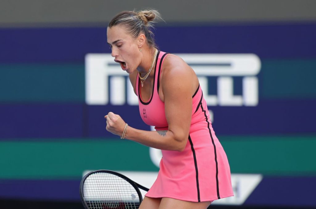 Aryna Sabalenka conquista Miami, supera Gauff in finale con un emozionante 2-1.