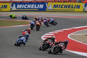 Bezzecchi trionfa ad Austin: Aprilia conquista il podio con Martin al secondo posto.
