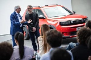 Fiat innova: verso una mobilità urbana sostenibile e intelligente per il futuro.