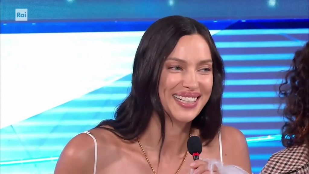 Titolo: “La mia passione per la musica italiana: Mina, Anna Oxa e Celentano”