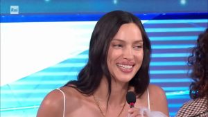 Titolo: “La mia passione per la musica italiana: Mina, Anna Oxa e Celentano”