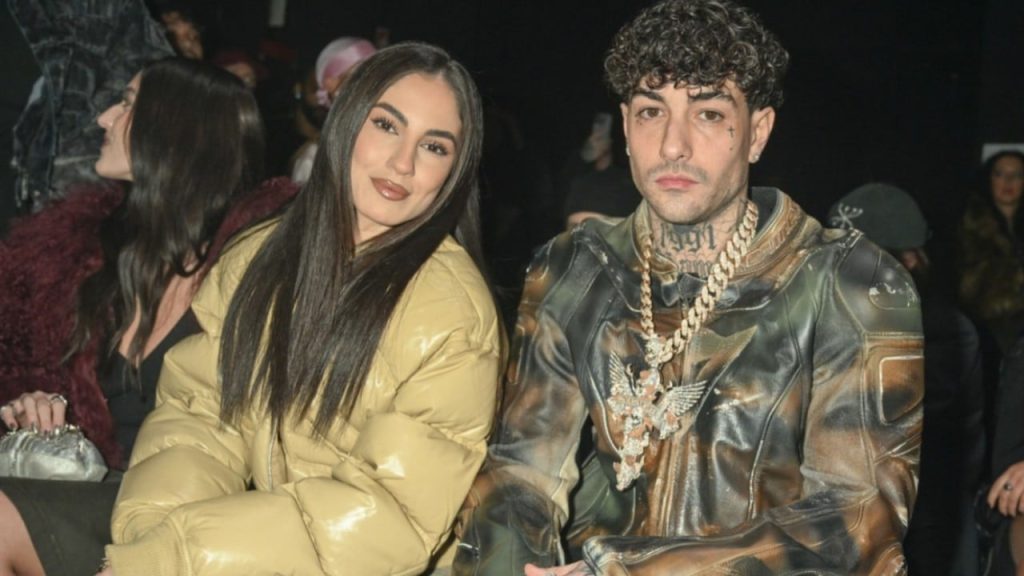 Tony Effe chiarisce: “Giulia De Lellis desidera il matrimonio, io non sono d’accordo”.