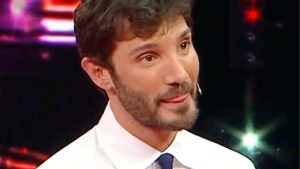 Sanremo 2027: Izzo e Paolantoni celebrano Stefano De Martino per la sua intelligenza ed empatia.