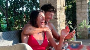 Emanuel Lo sorprende Giorgia con una dedica romantica indimenticabile e commovente.