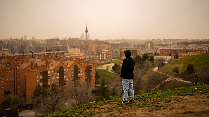 Cieli d’Europa arancioni: una colossale nube di polvere sahariana sta per arrivare.