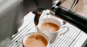 Caffè e tè regolari riducono il rischio di demenza senile, studio rivela.