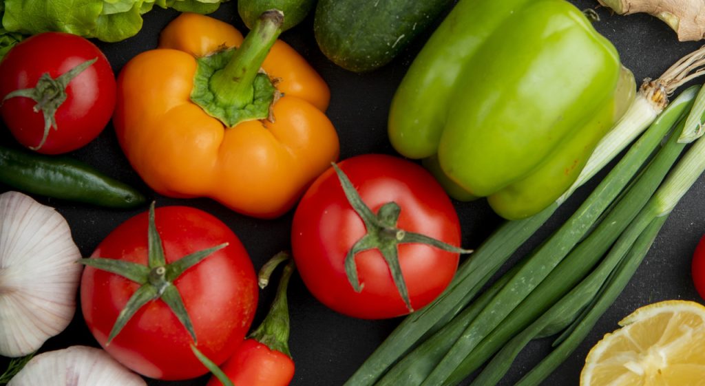 La Regola delle Cinque Tazze: Cena almeno tre ore prima di dormire per un sonno migliore.