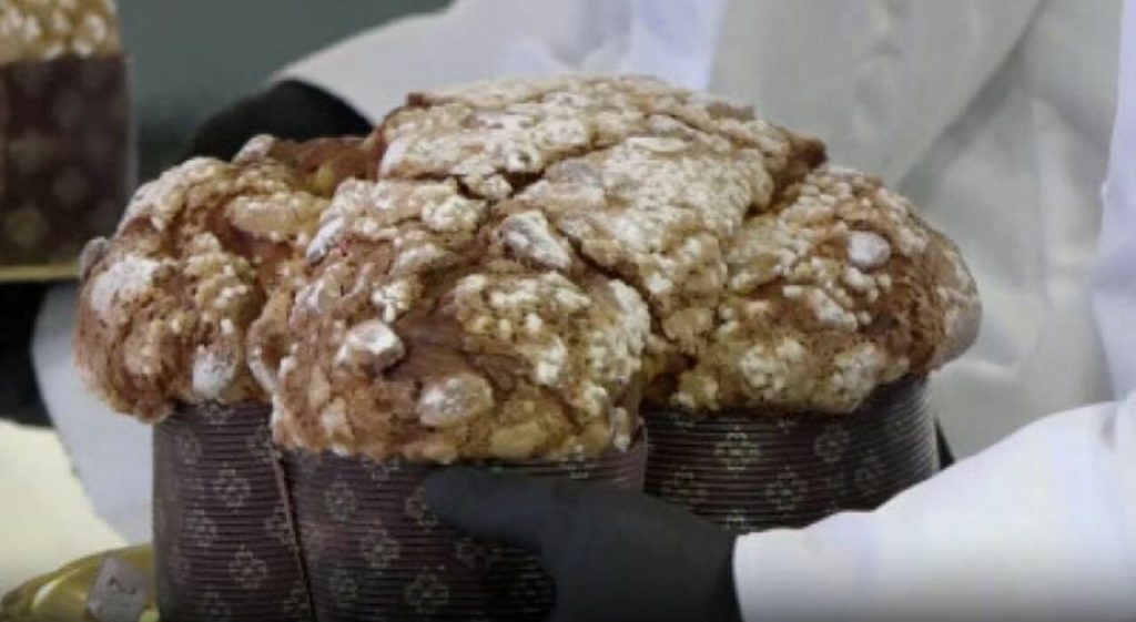 Imperdibili dolci chef: delicatessen a 5 euro da Cannavacciuolo a Cracco.