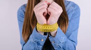 Disturbi alimentari in Italia: oltre 3 milioni di casi, crescita preoccupante tra gli under 14.