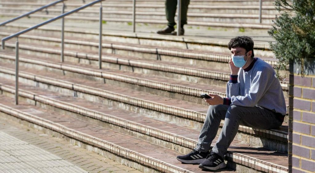 Epidemia nel Regno Unito: esperti analizzano cause e possibili scenari futuri.