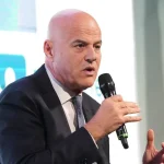 Eni prevede utili in crescita nel 2025, Descalzi: “Strategia solida premia risultati”