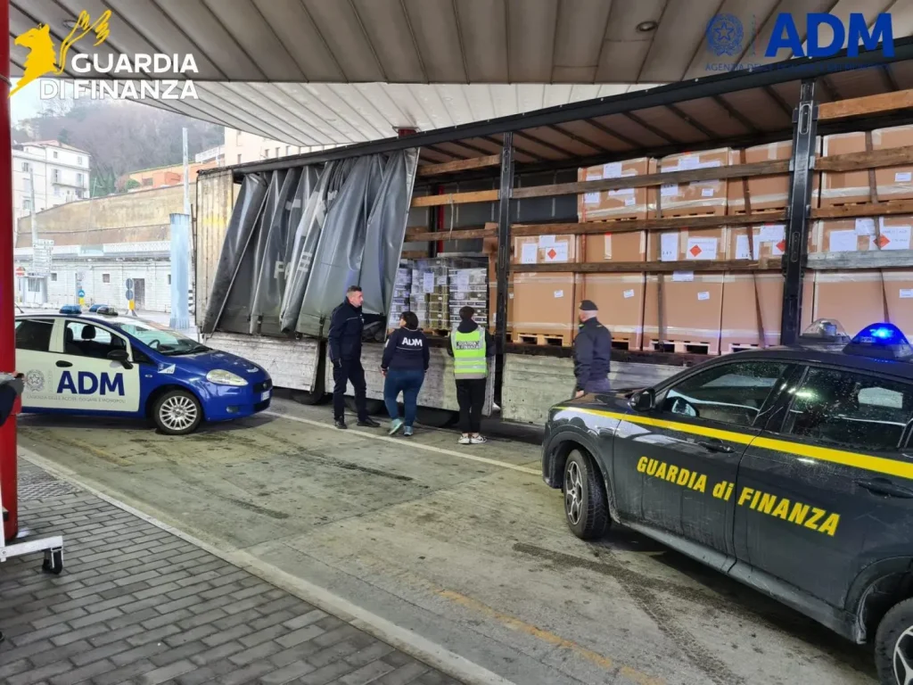 Maxi sequestro al porto di Ancona: trovati milioni di detonatori e munizioni pronte per partire.