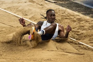 Andy Diaz conquista l’oro nel salto triplo ai Mondiali indoor di atletica a Torun.