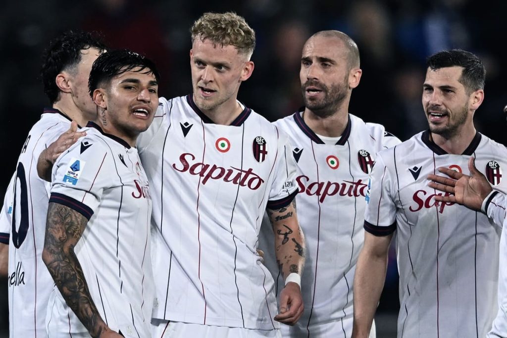 Bologna vince grazie a un gol di Odgaard al 90′; Pisa resta fanalino di coda.