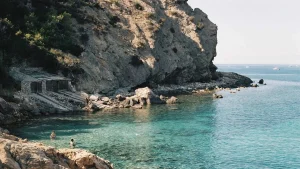 Le 30 spiagge imperdibili di Ibiza: il paradiso del mare e del sole.