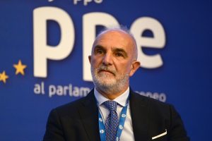 Carlo Masci rieletto sindaco di Pescara: prova di fiducia per la sua amministrazione.