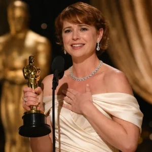 Oscar 2026: Jessie Buckley premiata come migliore attrice protagonista per il film Hamnet