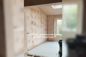 Ristrutturazione casa: un misterioso rumore proviene dalle tavole del pavimento.