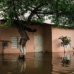 Inondazioni devastanti in Colombia riaccendono il dibattito sulle dighe idroelettriche.