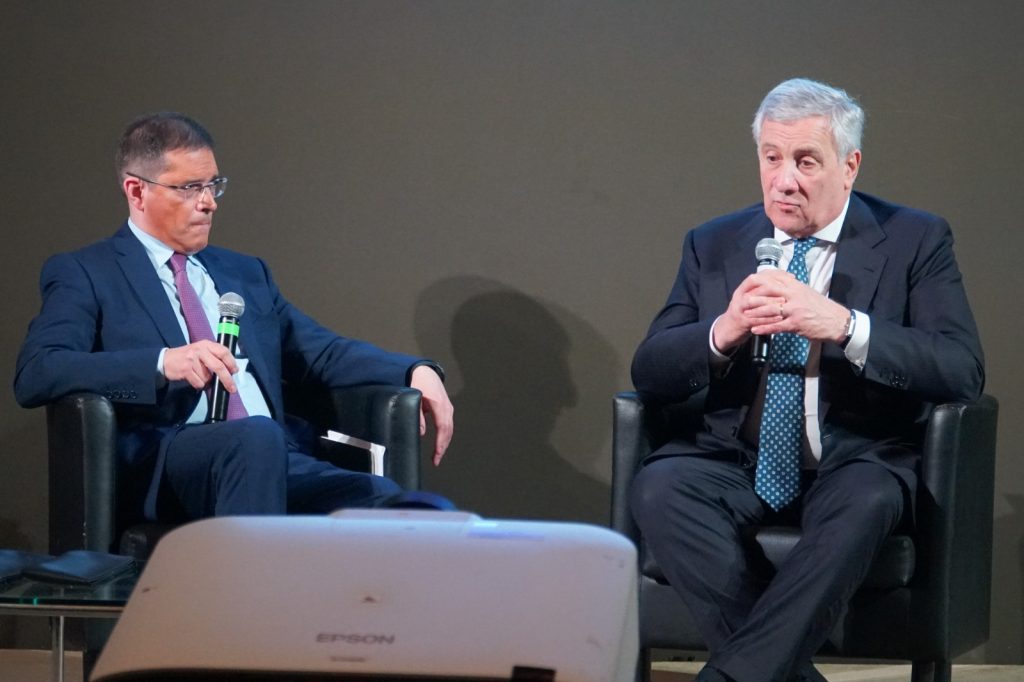 Iran: Tajani avverte, “Intervenire nello Stretto di Hormuz equivale a dichiarare guerra.”
