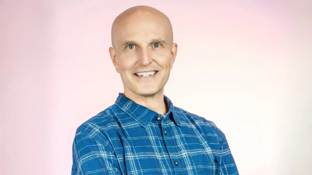 Dopo l’incendio, ricostruisce la vita con i soldi dell’assicurazione e crea PopSockets.