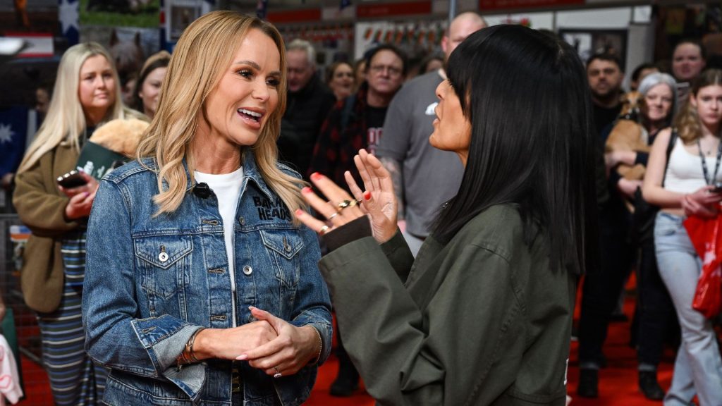Amanda Holden sfoggia un look chic in denim doppio al Crufts.