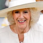La reazione di Camilla all’errore imbarazzante rivela il suo spirito divertente.