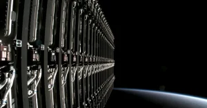 Un altro satellite Starlink è esploso senza spiegazione, destando preoccupazione tra gli esperti.