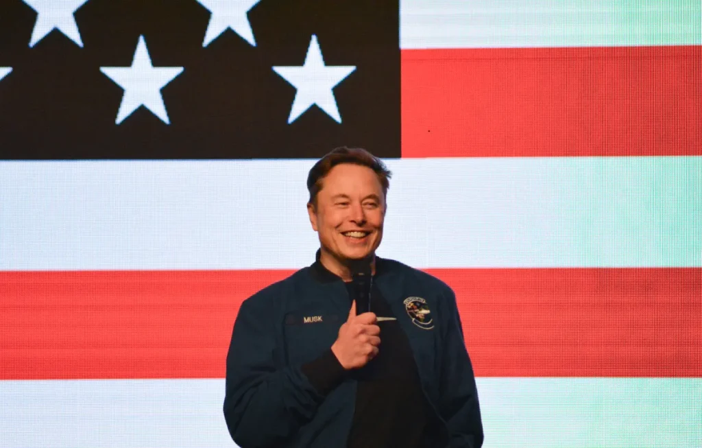 Elon Musk svela i piani per la produzione di chip in SpaceX e Tesla.