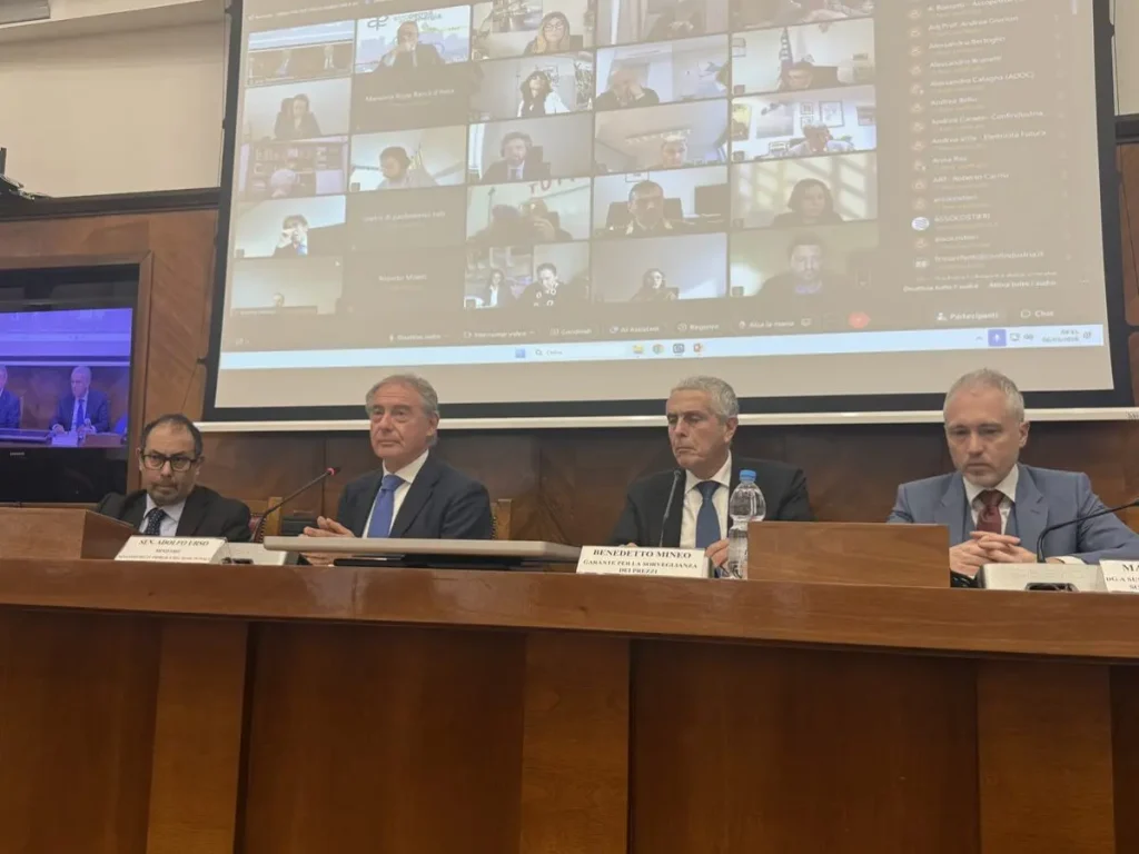 Carburanti e inflazione, Urso: monitoraggio rafforzato contro speculazioni sui prezzi