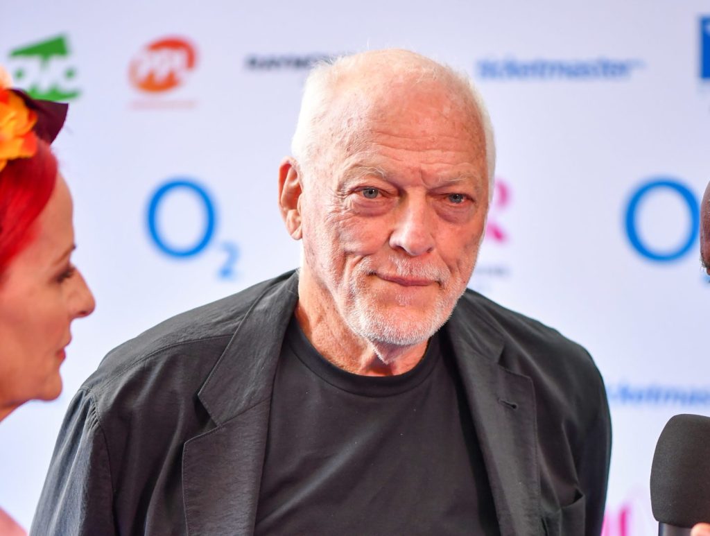 David Gilmour compie 80 anni: l’icona immortale della musica rock continua a brillare