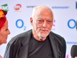 David Gilmour compie 80 anni: l’icona immortale della musica rock continua a brillare
