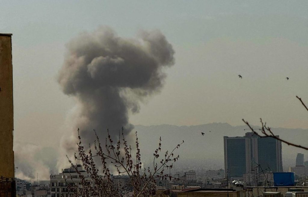 Houthi yemeniti uniscono le forze all’Iran, missili lanciati contro Israele.