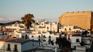 Scopri le 19 esperienze imperdibili a Ibiza nel 2026: dai villaggi ai ristoranti stellati.