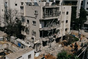 Iran: ucciso comandante Marina Pasdaran, missili Teheran minacciano anche l’Italia, avverte portavoce IDF.