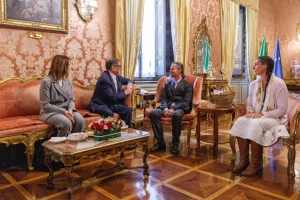 La Russa al Senato: “Stemperare il clima” dopo l’incontro con i genitori nel bosco.