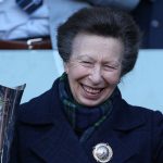 Il divertente momento di Princess Anne al rugby dimostra il suo inconfondibile senso dell’umorismo.