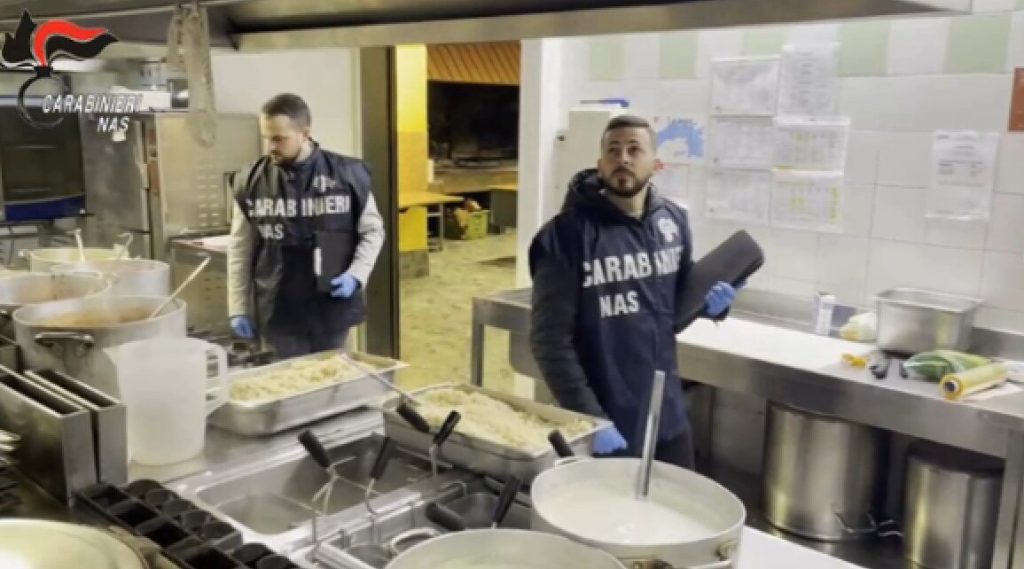 Nas: oltre 550 controlli nelle mense ospedaliere rivelano irregolarità nel 42,7% dei casi.