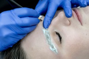 Carriera nel trucco permanente: 5 motivi per esplorare un settore in espansione.