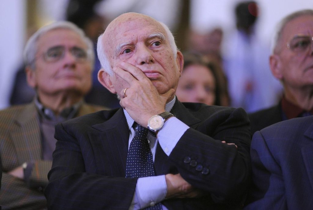 Addio Paolo Cirino Pomicino, ex ministro italiano, scompare a 86 anni. Tributo a una vita di impegno.