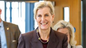 Il blazer marrone cioccolato di Duchessa Sophie: un must per ogni stagione.