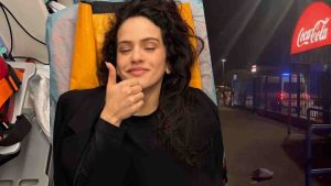 Rosalía trasportata in ambulanza: il video rassicura “Sto meglio”