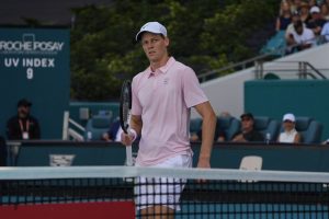 Sinner debutta con successo a Miami, battuto Dzumhur in un match in due set.