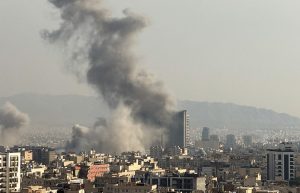 Iran: Mojtaba Khamenei guida, Papa invoca pace e Meloni denuncia crisi delle regole internazionali.